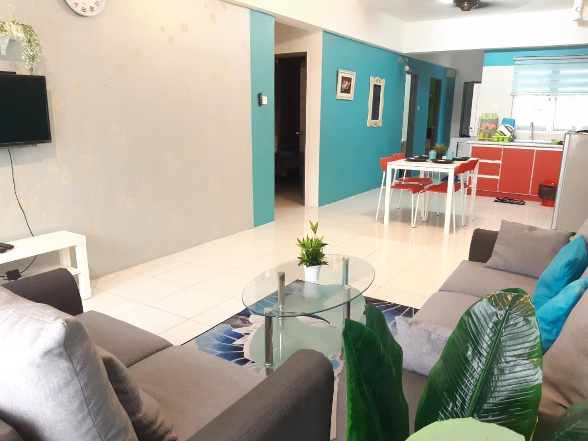 Anis Homestay Bangi Apartment *